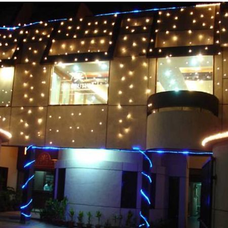 Oyo 15791 Flagship Hotel Executive Hazratganj Lucknow Buitenkant foto