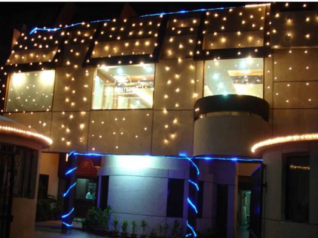Oyo 15791 Flagship Hotel Executive Hazratganj Lucknow Buitenkant foto