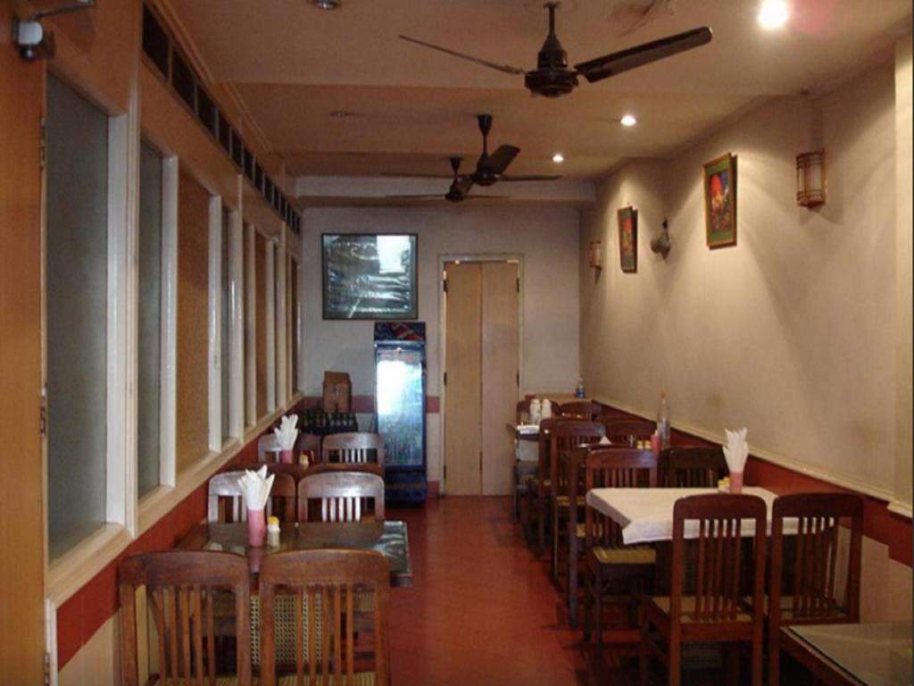 Oyo 15791 Flagship Hotel Executive Hazratganj Lucknow Buitenkant foto