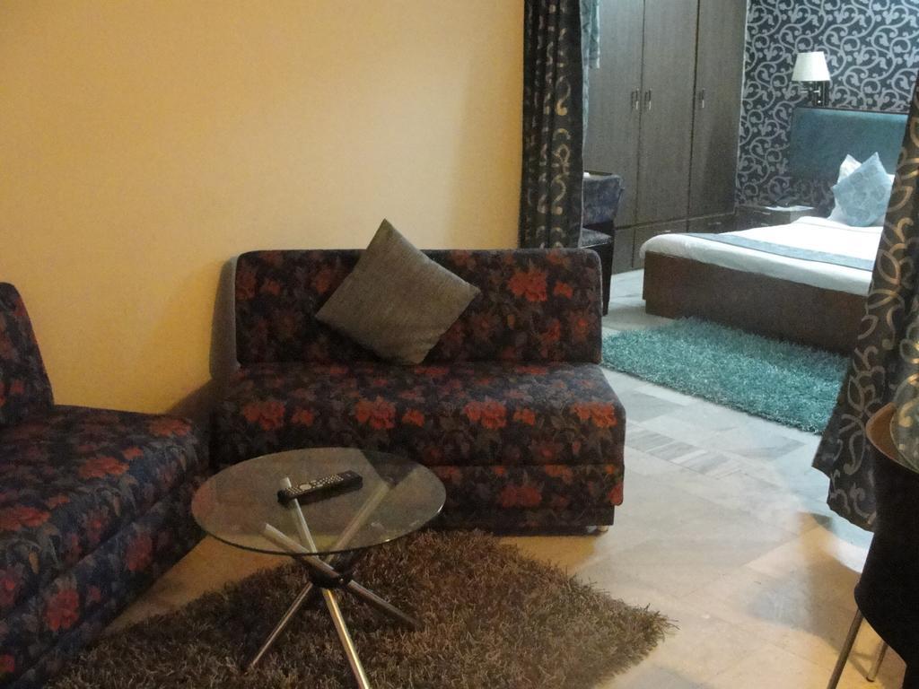 Oyo 15791 Flagship Hotel Executive Hazratganj Lucknow Buitenkant foto