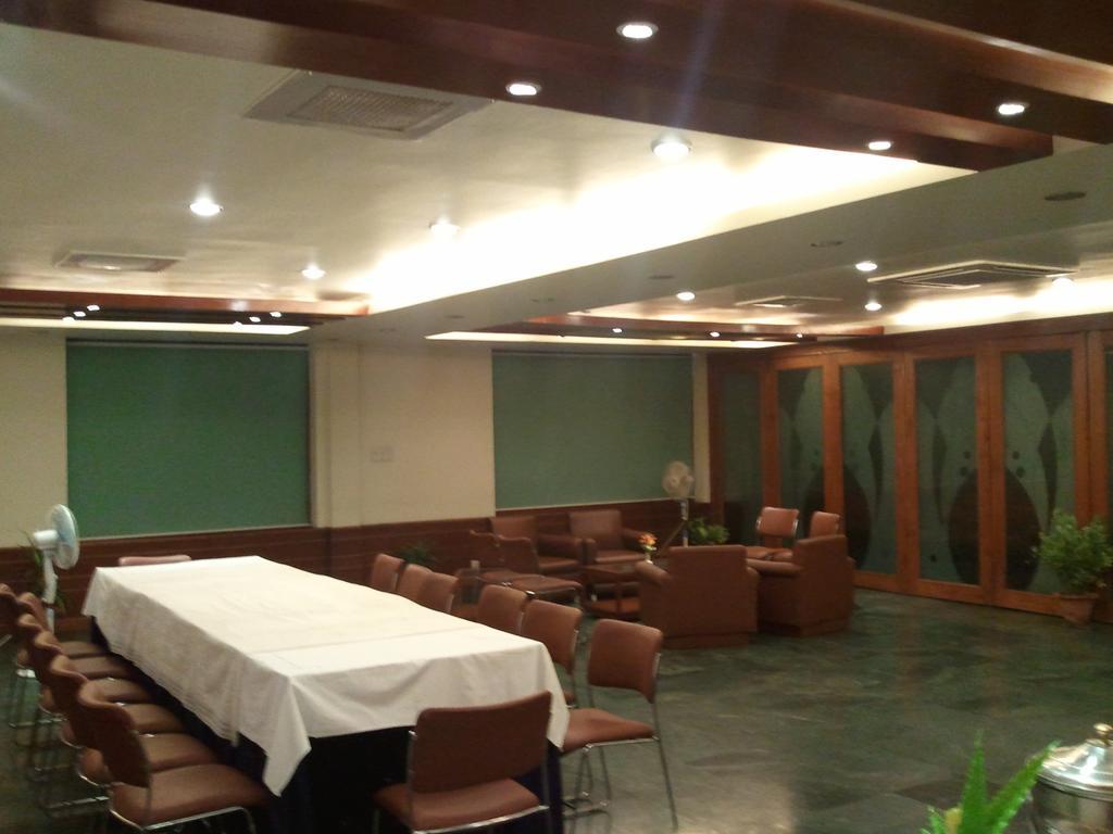 Oyo 15791 Flagship Hotel Executive Hazratganj Lucknow Buitenkant foto