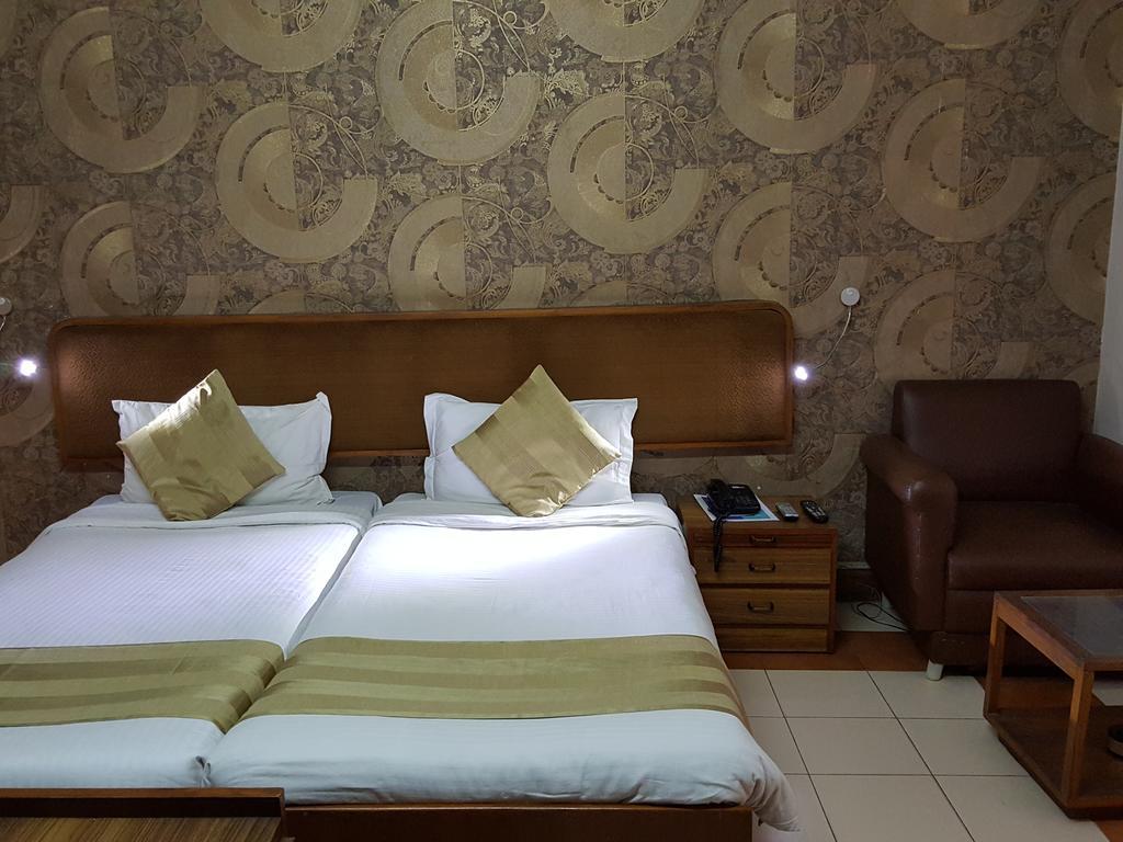 Oyo 15791 Flagship Hotel Executive Hazratganj Lucknow Buitenkant foto