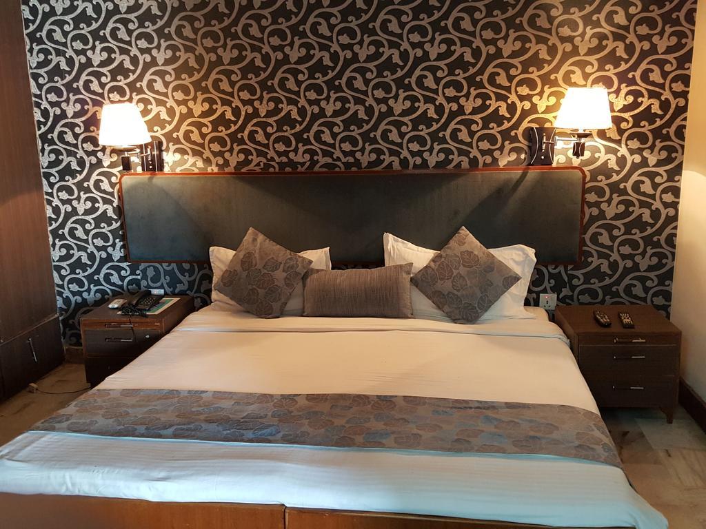 Oyo 15791 Flagship Hotel Executive Hazratganj Lucknow Buitenkant foto