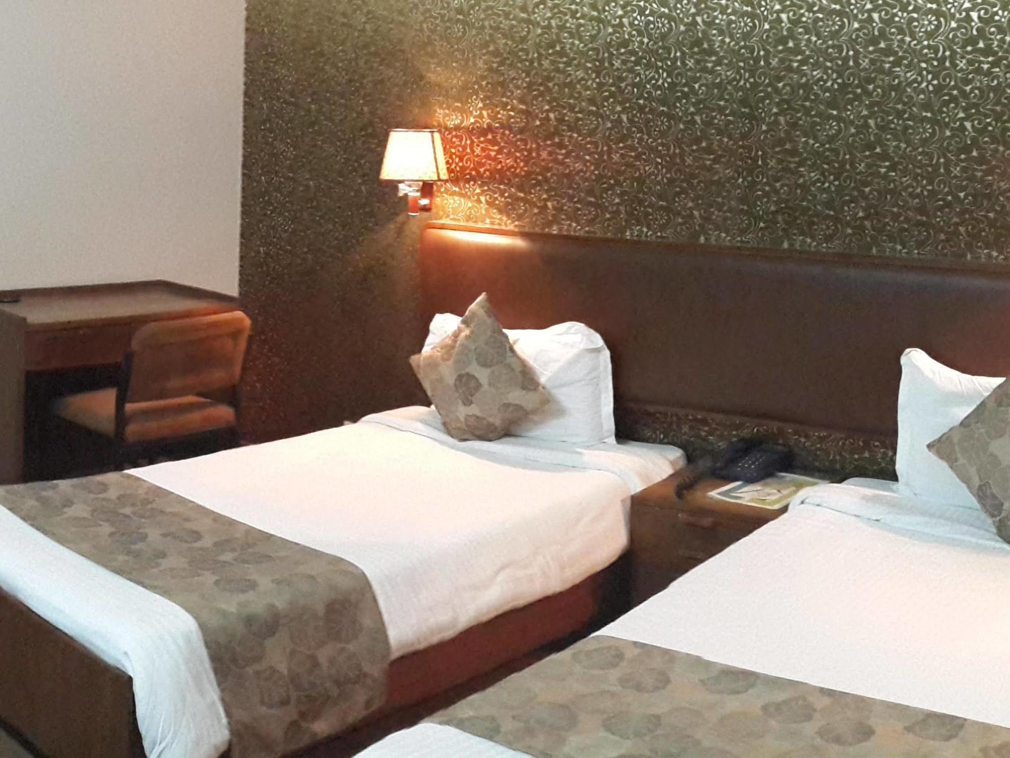Oyo 15791 Flagship Hotel Executive Hazratganj Lucknow Buitenkant foto